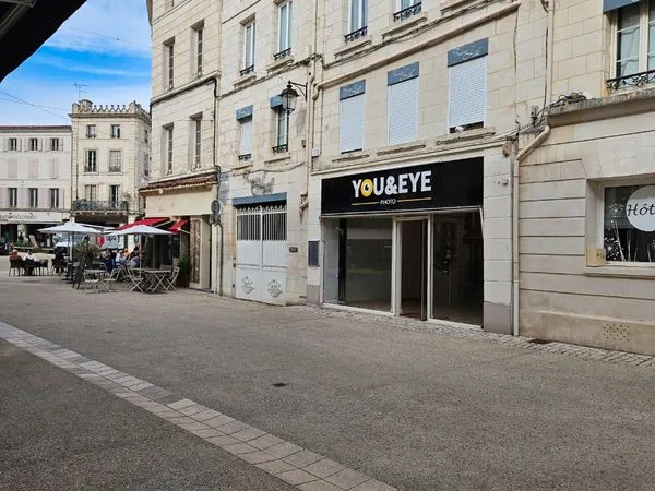 Murs commerciaux 42m2+cave 32m2.Hypercentre Niort