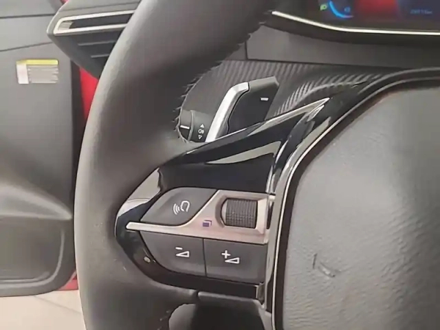 Peugeot 208 puretech 100 s&amp;s eat8 — photo 23