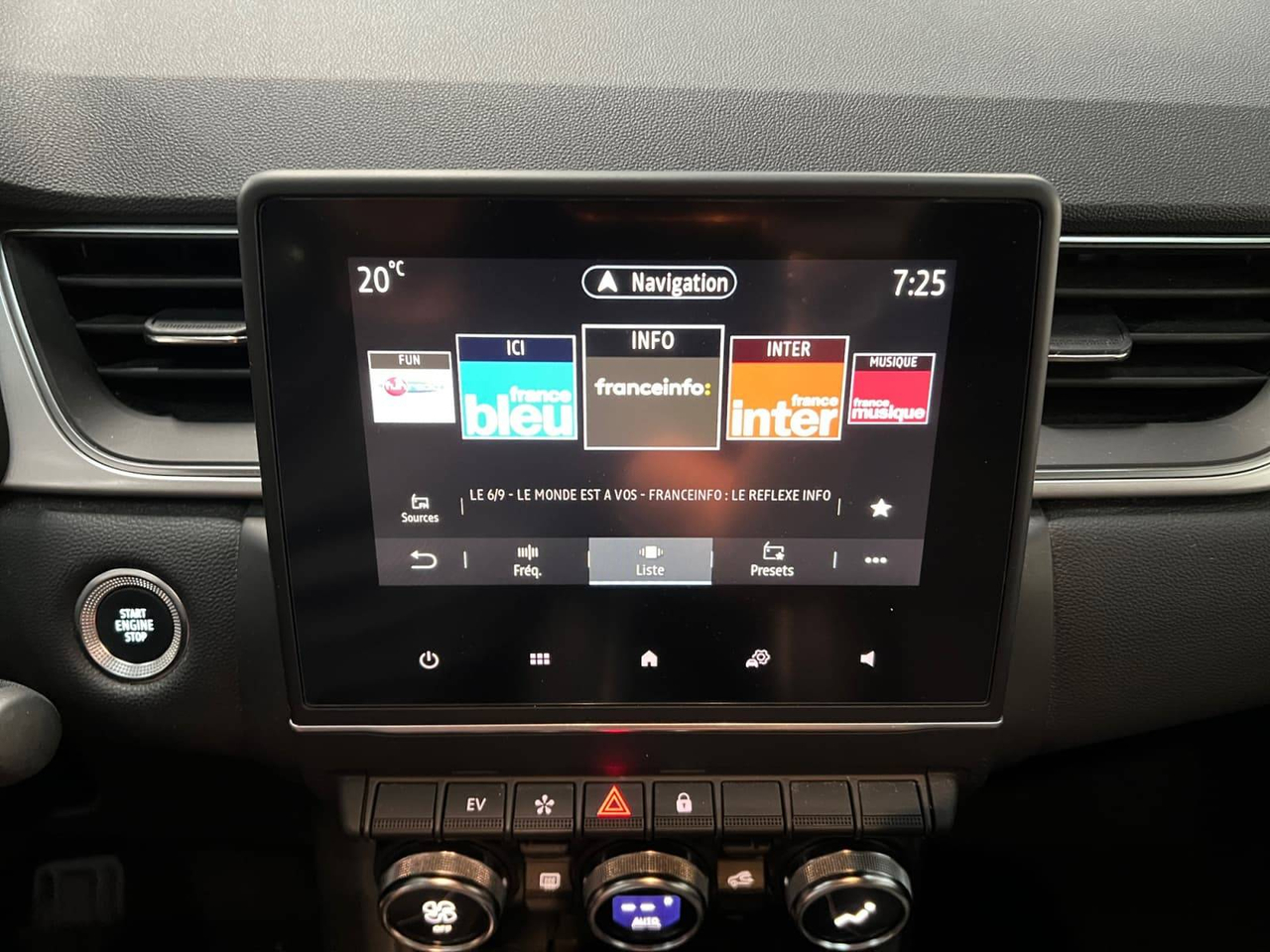 Renault Captur E-Tech full hybrid 145 — photo 16