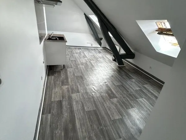 Charmant T2 sous combles - 22 m² - Montereau Centre-Ville