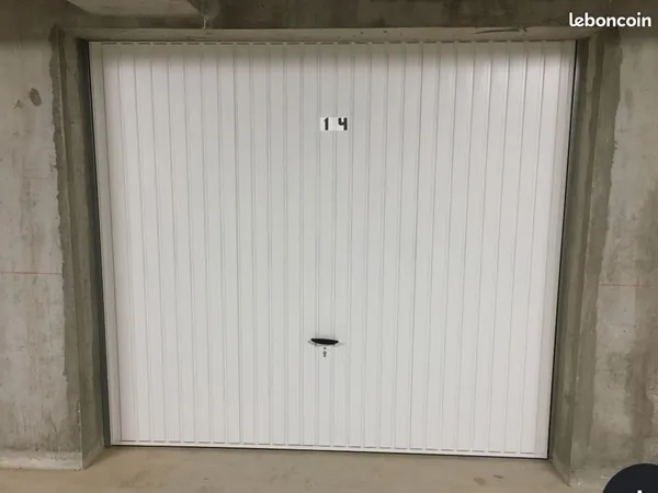 Box fermé de 20m2 aux minimes