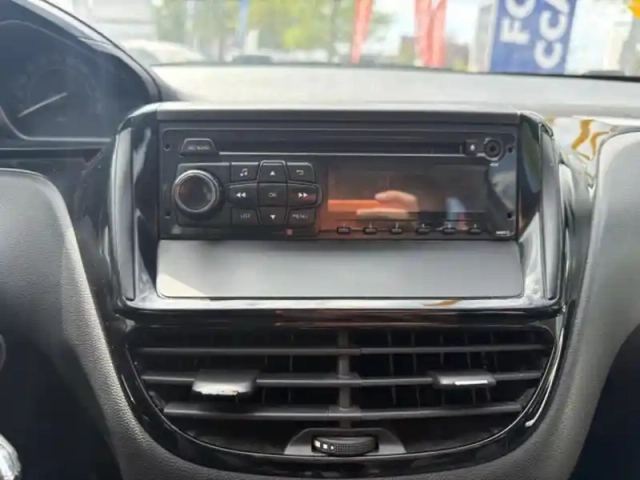 Peugeot 208 1.2 puretech 68ch like 5p — photo 15