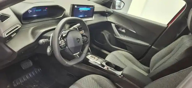 Peugeot 2008 hybrid 145 e-dcs6 — photo 20