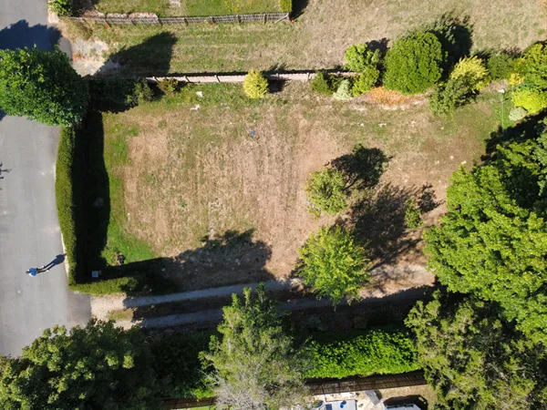 A vendre Terrain à bâtir borné et viabilisé hors lotissement -libre de constructeur. Plouër-sur-Ranc