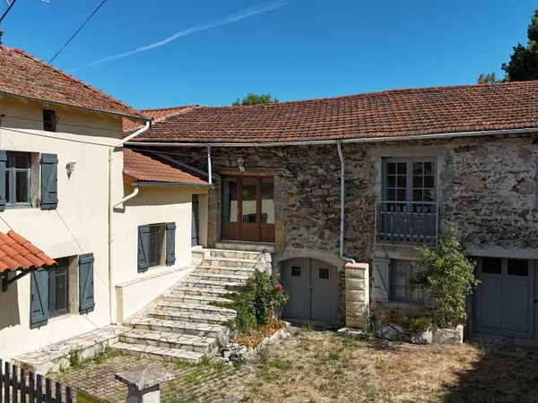 Deux maisons, un fort potentiel, à seulement 5 minutes de Retournac !