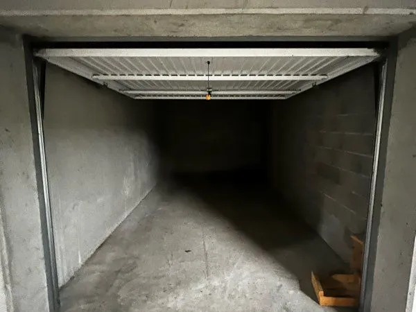 Box fermé 14 m2 à louer dans parking souterrain fermé