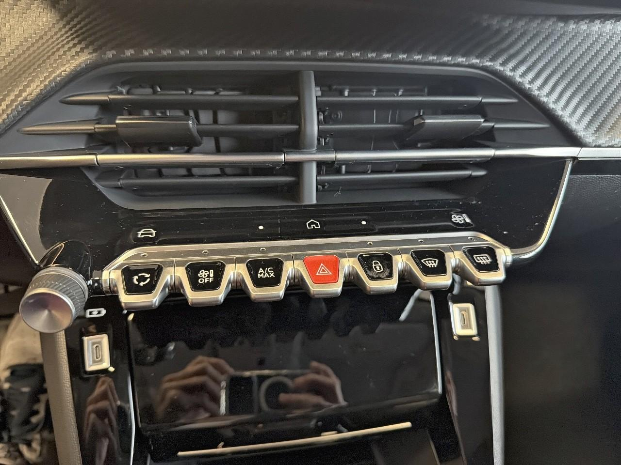 Peugeot 208 hybrid 110 e-dcs6 allure — photo 12