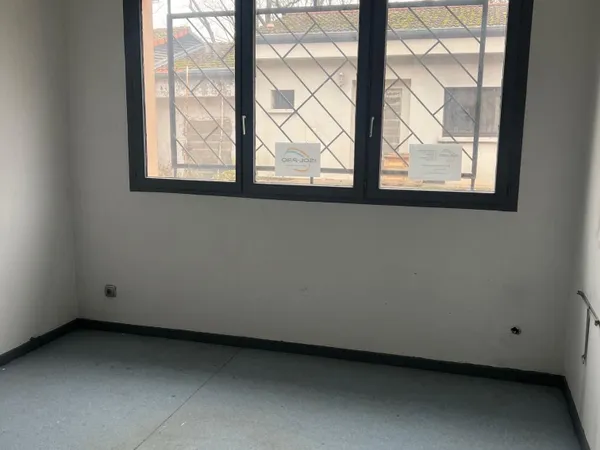 Local commercial 174 m²