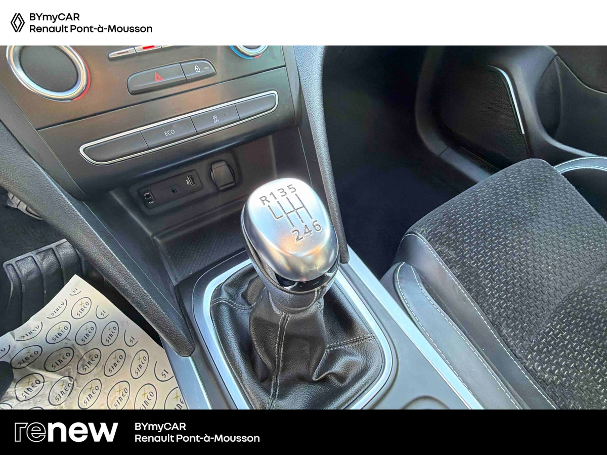Renault Mégane IV Berline TCe 140 FAP — photo 22