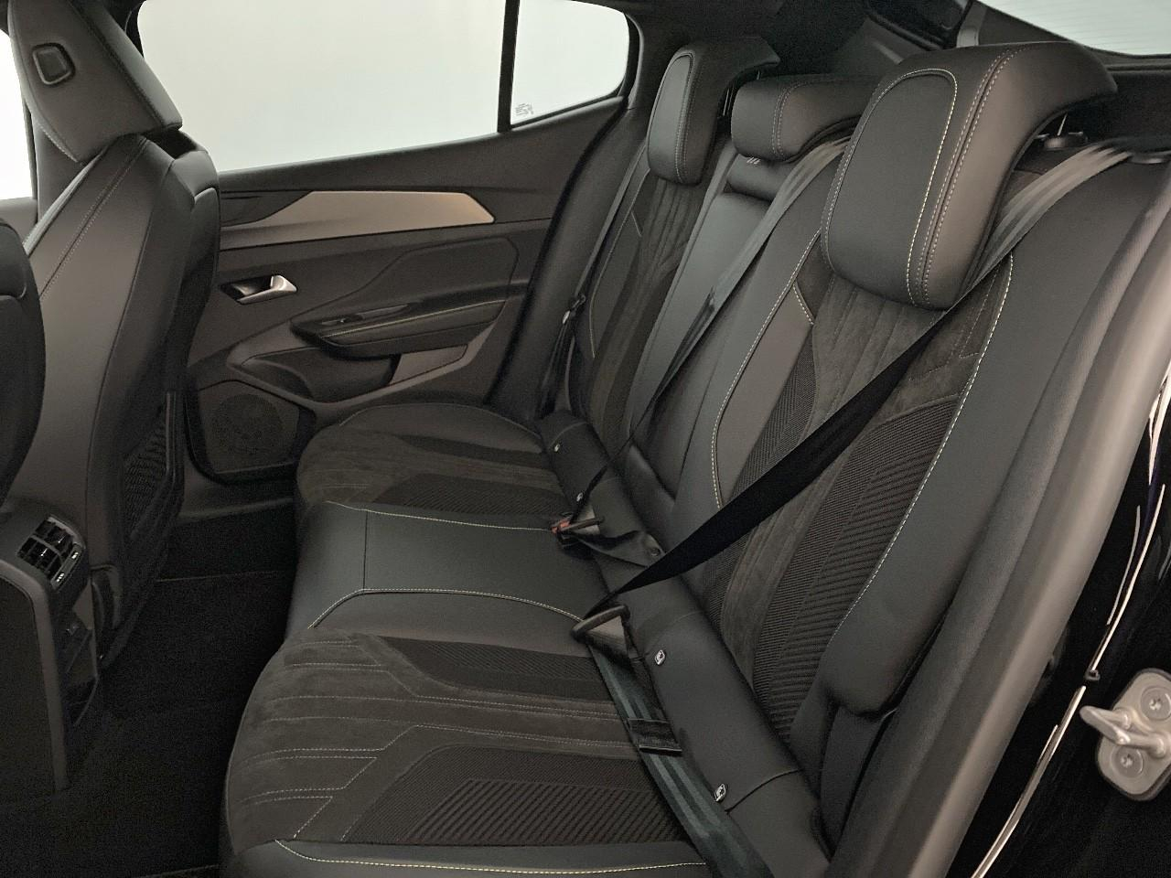 Peugeot 408 hybrid 145 e-dcs6 gt — photo 10