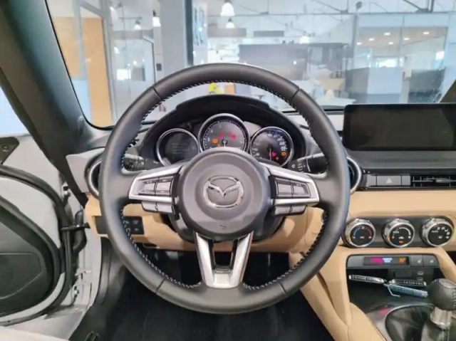 Mazda Mx-5 1.5 skyactiv-g 132ch kazari — photo 7
