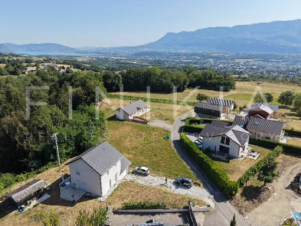 Terrain constructible de 3 063 m² - La Motte-Servolex, entre lac et montagnes