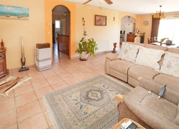 Maison T3, 126 m² avec ascenseur jardin et grand garage 55 m2