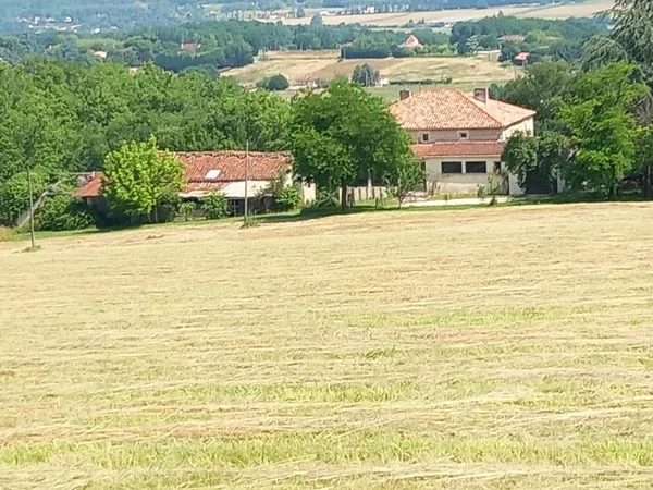 PROPRIÉTÉ EN PIERRE