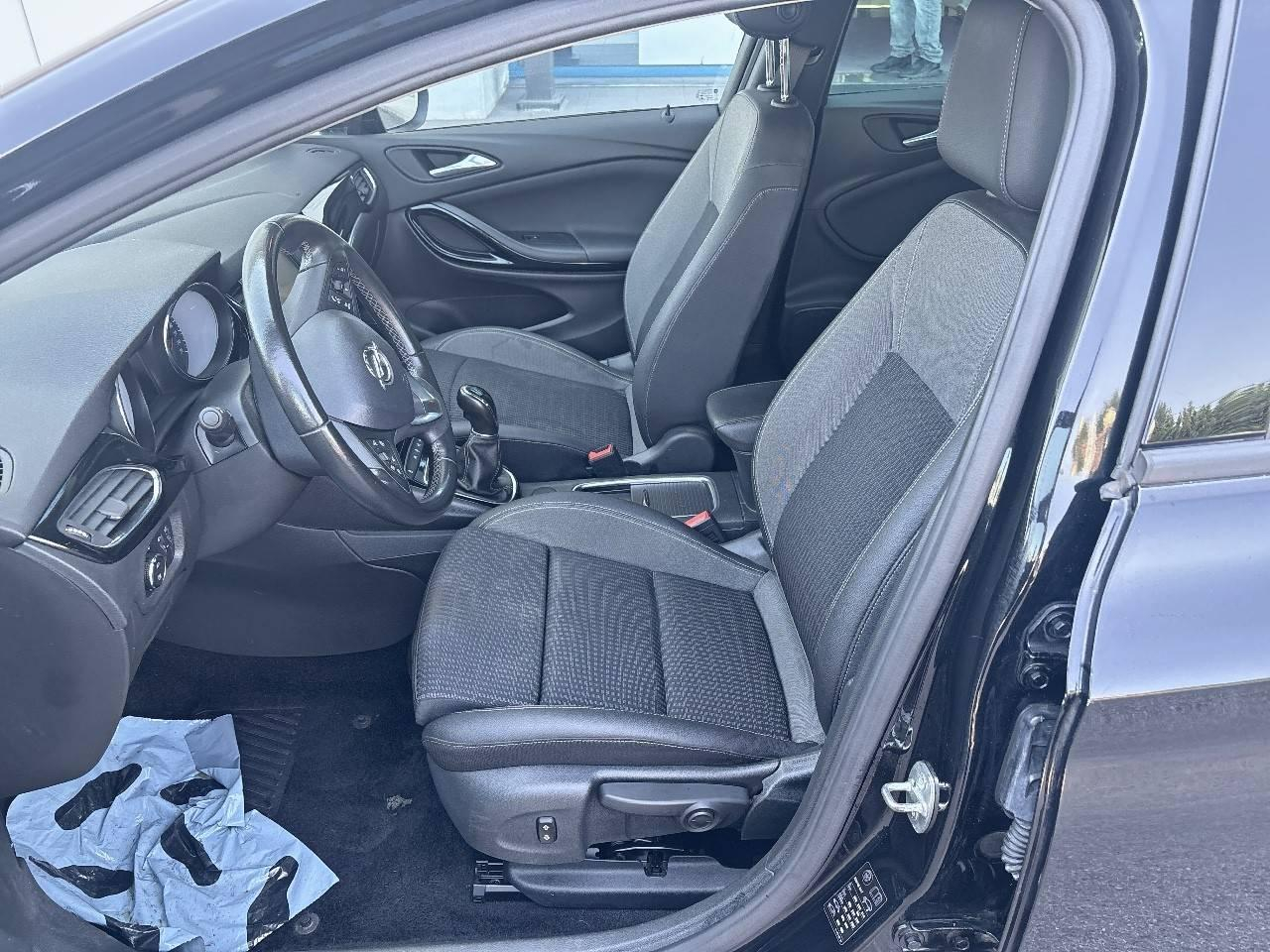 Opel Astra 1.2 turbo 110 ch bvm6 — photo 9
