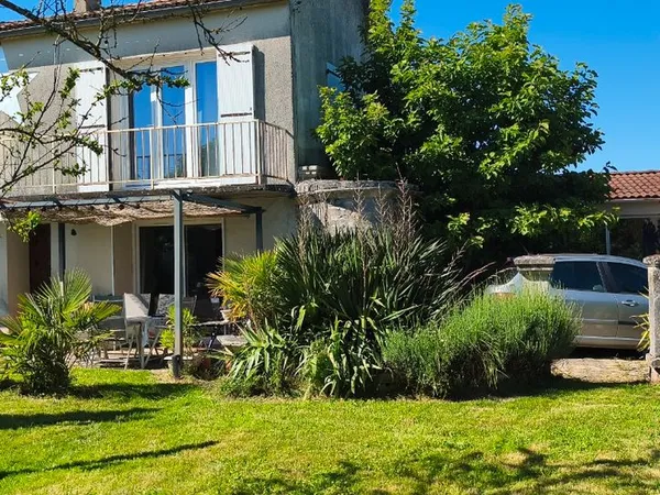 🏡 MAISON DE CAMPAGNE - 120 m² - TERRAIN 771 m² - 4 CHAMBRES - GARAGE 50 m² 📍 Au coeur du village - e