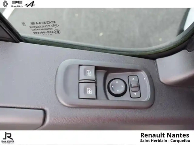 Renault Master fg f3500 l2h2 2.3 blue dci 135ch confort - 20490? ht — photo 7