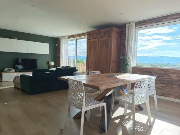 belle maison familiale avec une superbe vue