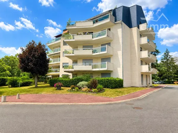 BLOIS – Appartement de standing 145 m² – Terrasse – Vue dégagée – 3ᵉ étage avec ascenseur