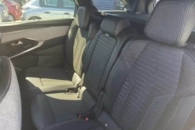 Peugeot 5008 hybrid 145 ch e-dcs6 — photo 11