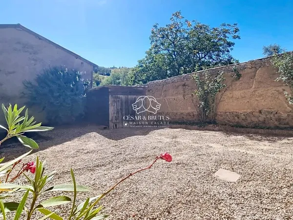 Vends maison ancienne - 63.45 m² - 8 pièces, 2 chambres - Le Perréon 69460
