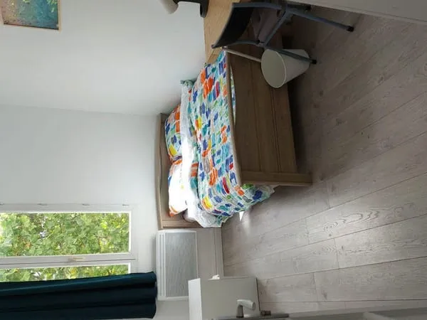 Chambre meublée à louer en colocation