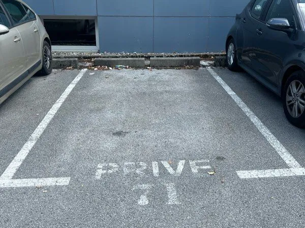 Place de parking location