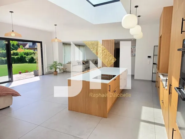 Maison 8 pièces 238 m²