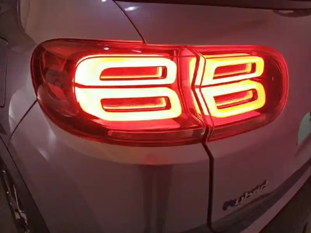 Citroën C5 Aircross hybride rechargeable 225 s&amp;s e-eat8 — photo 51