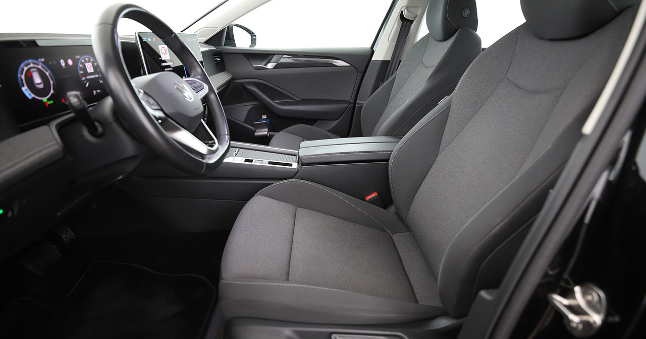 Volkswagen Passat — photo 21