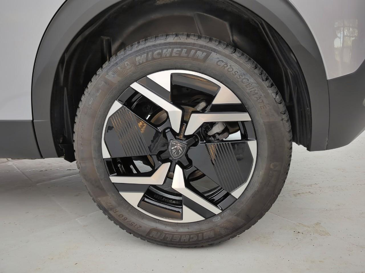 Peugeot 2008 hybrid 145 ch e-dcs6 allure — photo 11
