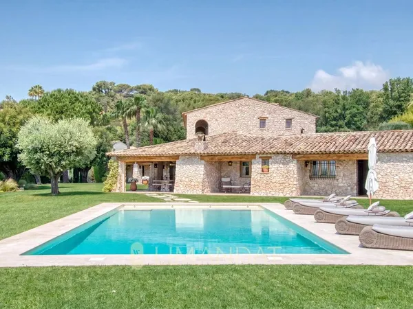 Villa 377 m²