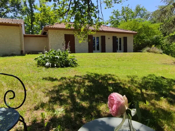 Maison proche de Cénac en Périgord noir avec piscine et garage, entre Sarlat et Gourdon