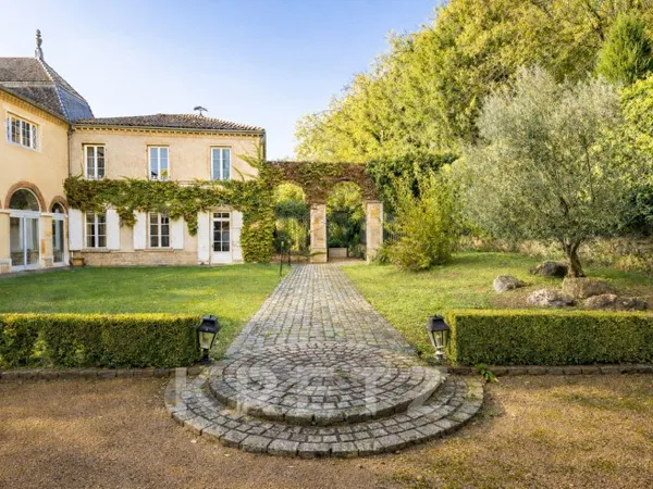 Ancien couvent et son parc de 2 Ha.