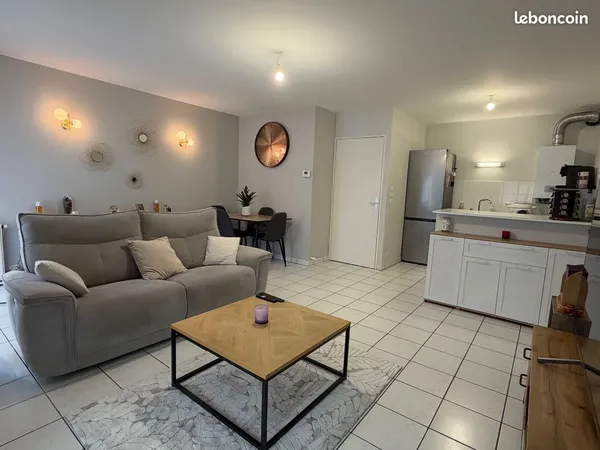 LOCATION F2 de 50 M2 et BOX de 14 M2 à LAXOU