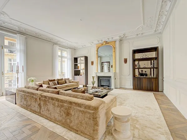 Appartement 8 pièces 372 m²