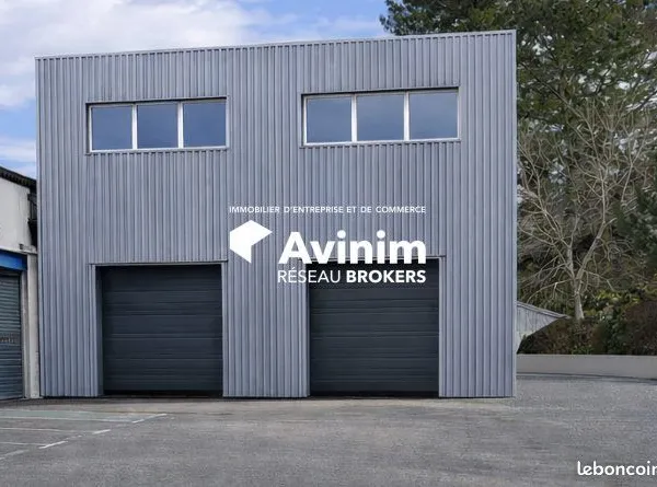 Local 600 m² Rousset