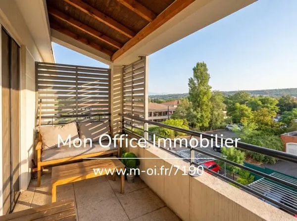 Référence : 7388-JDO - T3 au dernier étage avec terrasse vue Sainte-Victoire et box fermé