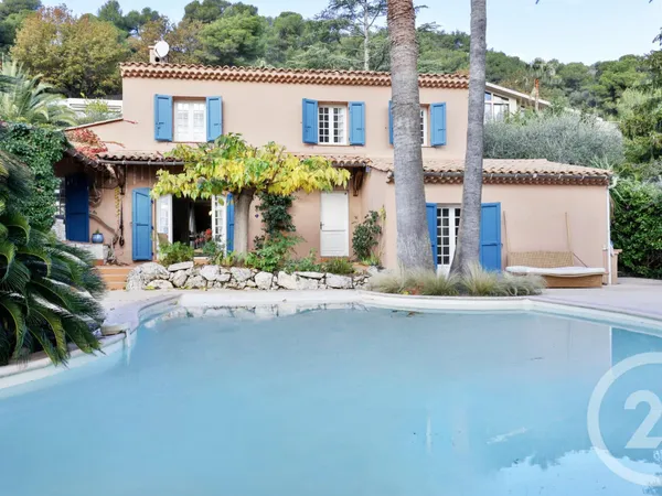 Maison 7 pièces 243 m²
