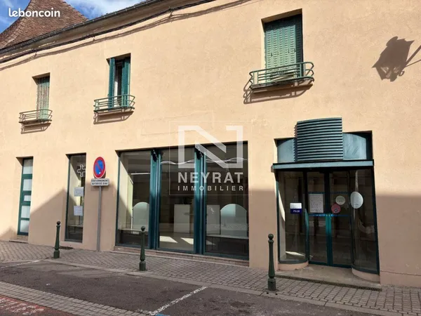 Local 6 pièces 300 m²