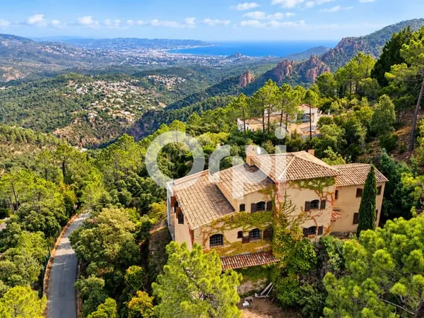 Maison 5 pièces 240 m²