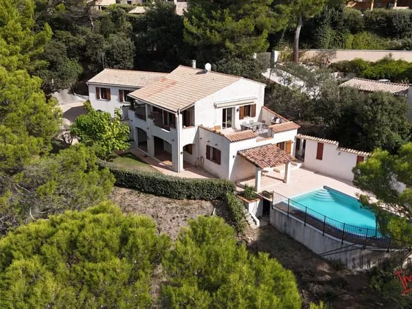 Maison 8 pièces 197 m²