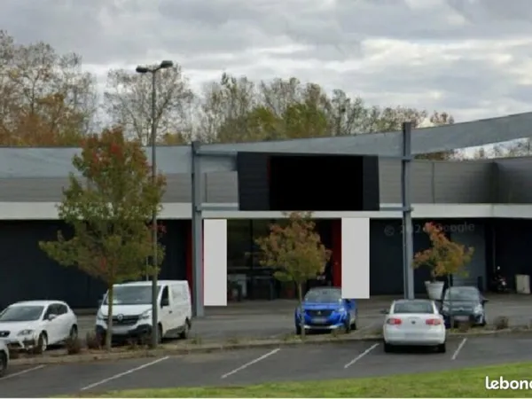 Local commercial 594 m²