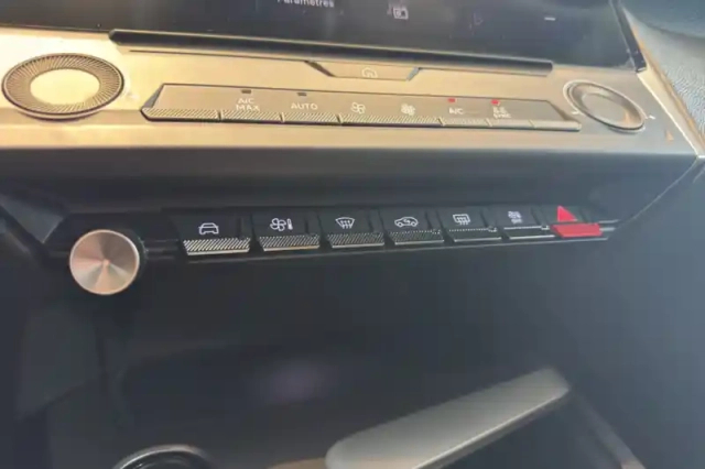 Peugeot 308 hybrid 145 e-dcs6 — photo 13