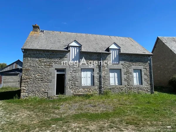 ARDEVON : Maison en pierres à rénover acec dépendance, cour et jardin