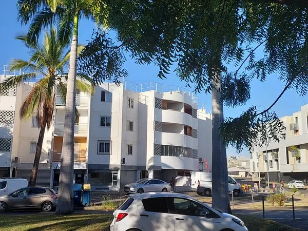 A louer local commercial de 95 m² au PORT proche ZAC 2000
