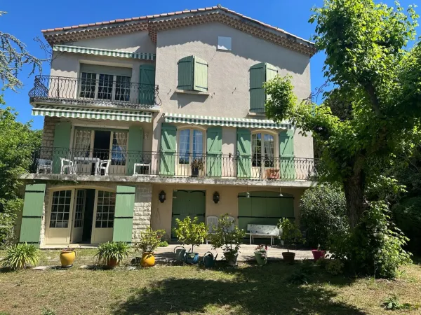 Maison 10 pièces 309 m²