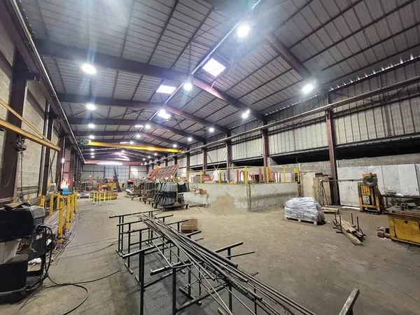 Local d'activité 8000 m²