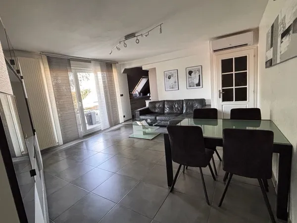 Magnifique duplex en attique T4