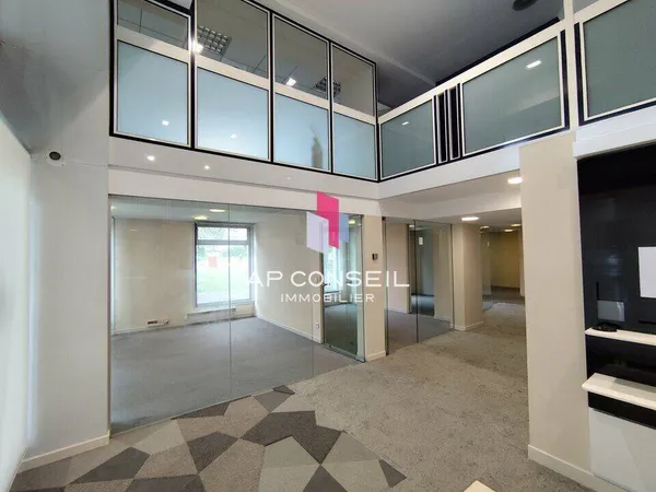 Local commercial 221 m²